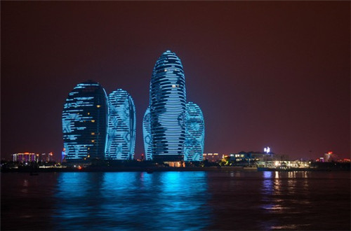 投资烤鱼饭加盟店一年能赚多少钱，觅香无骨烤鱼捞饭加盟开店前景怎么样